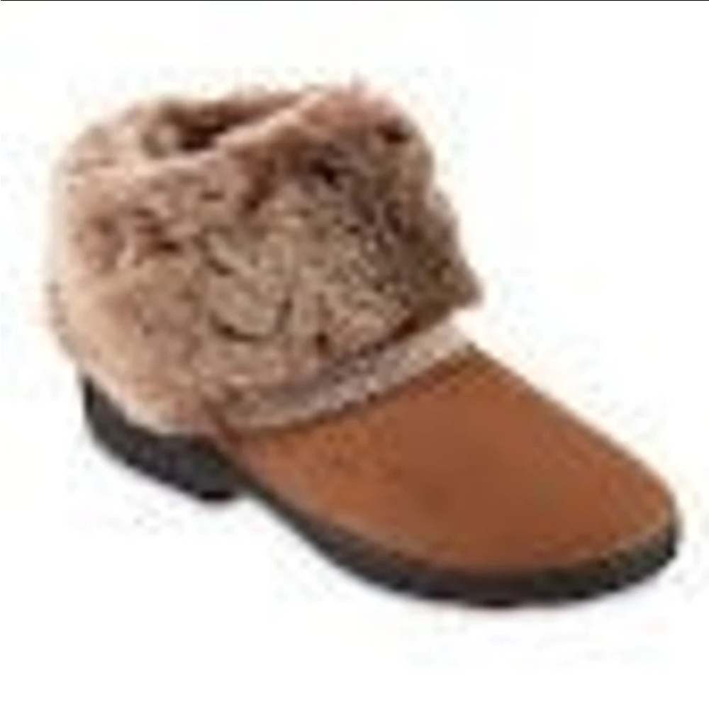 Isotoner Women’s slippers